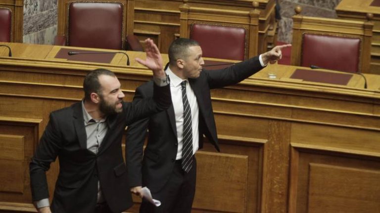 Επίθεση Κασιδιάρη στην Παπανάτσιου – Απίστευτο σόου στη Βουλή | Newsit.gr Επίθεση Κασιδιάρη στην Παπανάτσιου – Απίστευτο σόου στη Βουλή | Newsit.gr