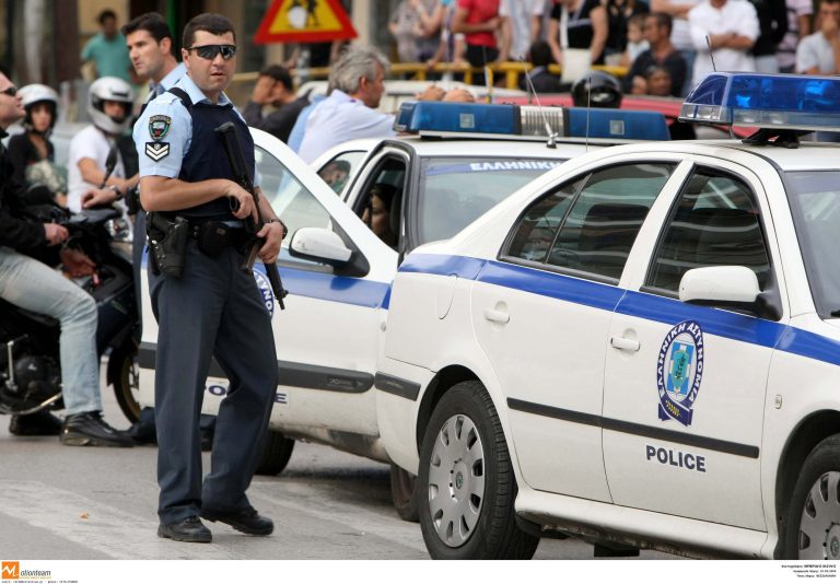 Ηράκλειο: Μπήκαν με μαχαίρι και τον λήστεψαν στο μαγαζί του! | Newsit.gr Ηράκλειο: Μπήκαν με μαχαίρι και τον λήστεψαν στο μαγαζί του! | Newsit.gr