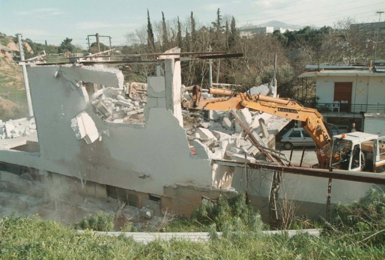 Ράμπο κατεδαφίσεων | Newsit.gr Ράμπο κατεδαφίσεων | Newsit.gr