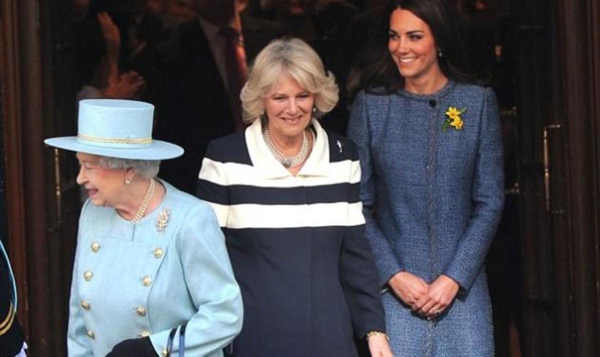 Βόλτα για… βασιλικά κορίτσια: Kate, Camilla και Βασίλισσα Ελισάβετ μαζί! | Newsit.gr Βόλτα για… βασιλικά κορίτσια: Kate, Camilla και Βασίλισσα Ελισάβετ μαζί! | Newsit.gr