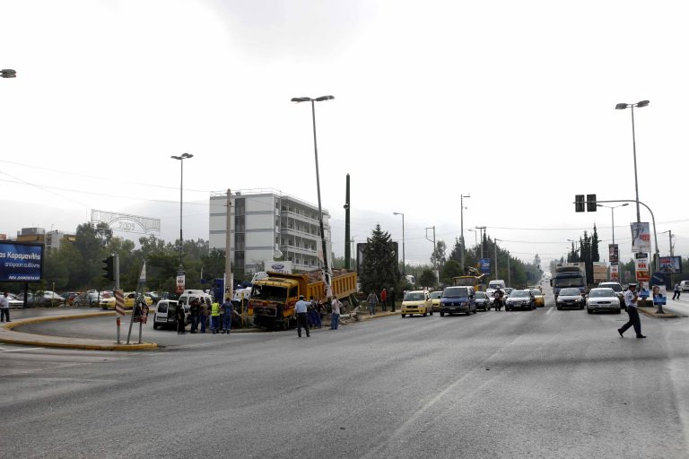Εργασίες συντήρησης ηλεκτροφωτισμού στην Κατεχάκη | Newsit.gr Εργασίες συντήρησης ηλεκτροφωτισμού στην Κατεχάκη | Newsit.gr
