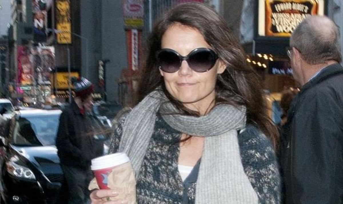 H Katie Holmes χωρίς ίχνος μακιγιάζ φαίνεται εξαντλημένη από τις πρόβες! | Newsit.gr H Katie Holmes χωρίς ίχνος μακιγιάζ φαίνεται εξαντλημένη από τις πρόβες! | Newsit.gr