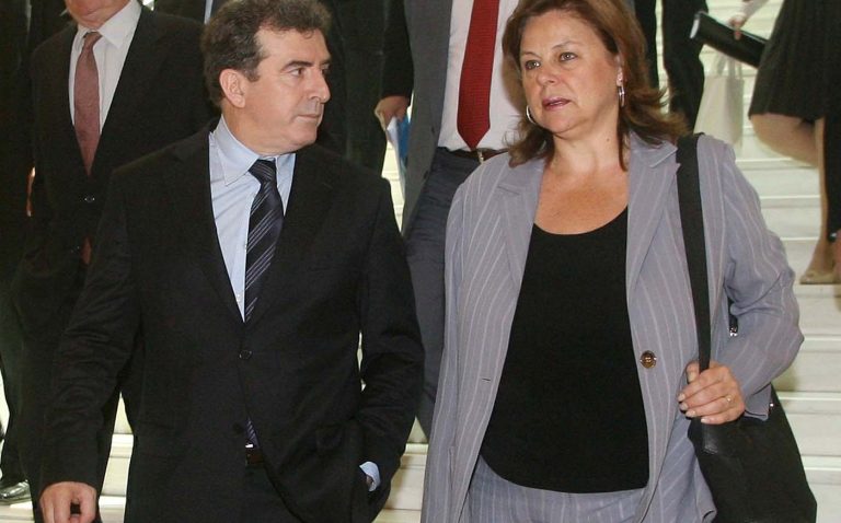 «Ροκανίζουν» την καρέκλα της Κατσέλη | Newsit.gr «Ροκανίζουν» την καρέκλα της Κατσέλη | Newsit.gr