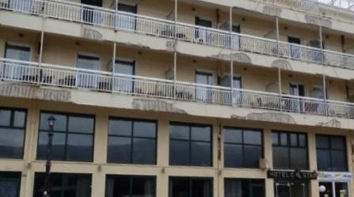 Πετούν στο δρόμο τρόφιμους γηροκομείου! | Newsit.gr Πετούν στο δρόμο τρόφιμους γηροκομείου! | Newsit.gr