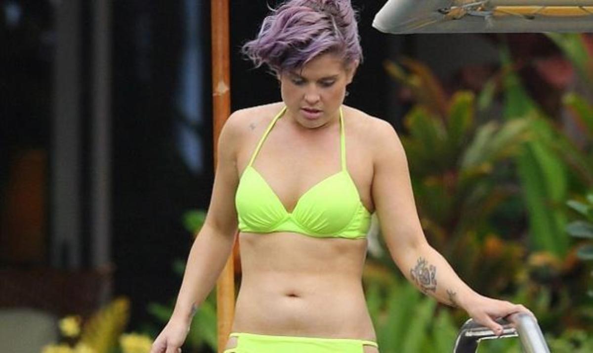 Kelly Osbourne: Φόρεσε μπικίνι για να δείξει τα κιλά που έχασε! Φωτογραφίες | Newsit.gr Kelly Osbourne: Φόρεσε μπικίνι για να δείξει τα κιλά που έχασε! Φωτογραφίες | Newsit.gr