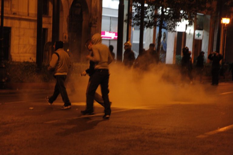 Επεισόδια στο κέντρο της Αθήνας – Μία κοπέλα αιμόφυρτη στο πεζοδρόμιο | Newsit.gr Επεισόδια στο κέντρο της Αθήνας – Μία κοπέλα αιμόφυρτη στο πεζοδρόμιο | Newsit.gr