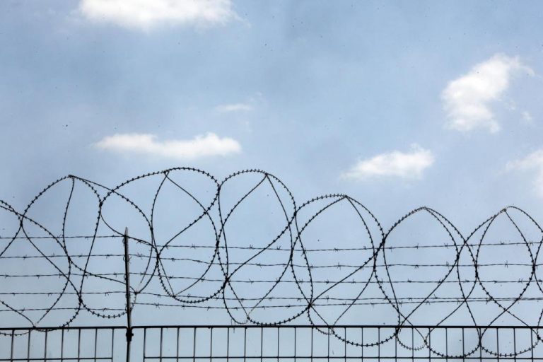 Εξέγερση μεταναστών στο φυλάκιο του Έβρου – Έβαλαν φωτιά! | Newsit.gr Εξέγερση μεταναστών στο φυλάκιο του Έβρου – Έβαλαν φωτιά! | Newsit.gr