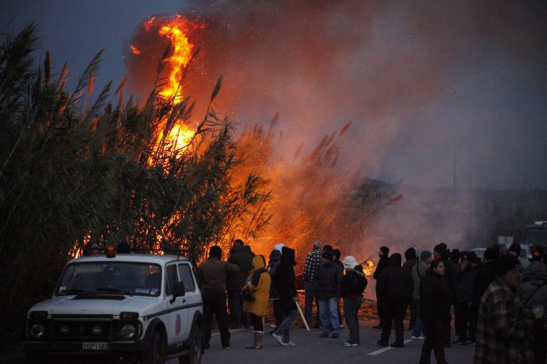 Νέα επεισόδια με μολότωφ στην Κερατέα – Έγιναν επτά συλλήψεις | Newsit.gr Νέα επεισόδια με μολότωφ στην Κερατέα – Έγιναν επτά συλλήψεις | Newsit.gr