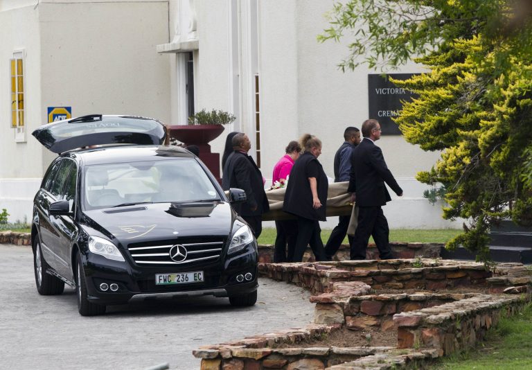Κηδεύτηκε η άτυχη σύντροφος του Πιστόριους – ΦΩΤΟ και ΒΙΝΤΕΟ | Newsit.gr Κηδεύτηκε η άτυχη σύντροφος του Πιστόριους – ΦΩΤΟ και ΒΙΝΤΕΟ | Newsit.gr