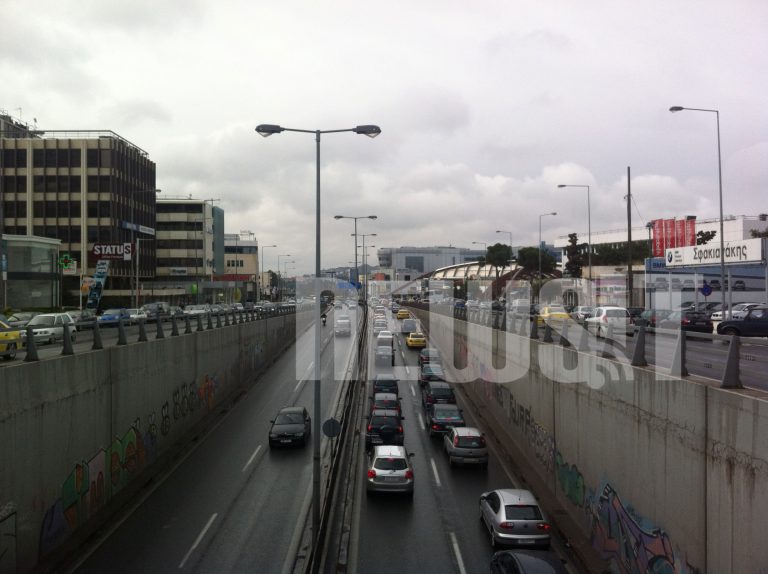 Χωρίς ΜΜΜ η Αθήνα «στενάζει» στους δρόμους | Newsit.gr Χωρίς ΜΜΜ η Αθήνα «στενάζει» στους δρόμους | Newsit.gr