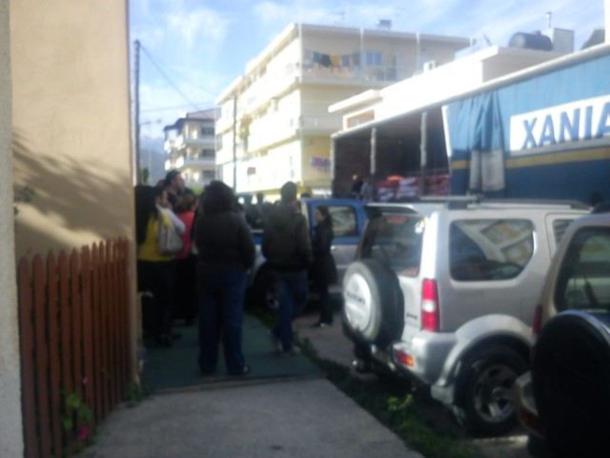 Χανιά: Κυκλοφοριακό χάος για ένα τσουβάλι φθηνές πατάτες – Φωτό! | Newsit.gr Χανιά: Κυκλοφοριακό χάος για ένα τσουβάλι φθηνές πατάτες – Φωτό! | Newsit.gr
