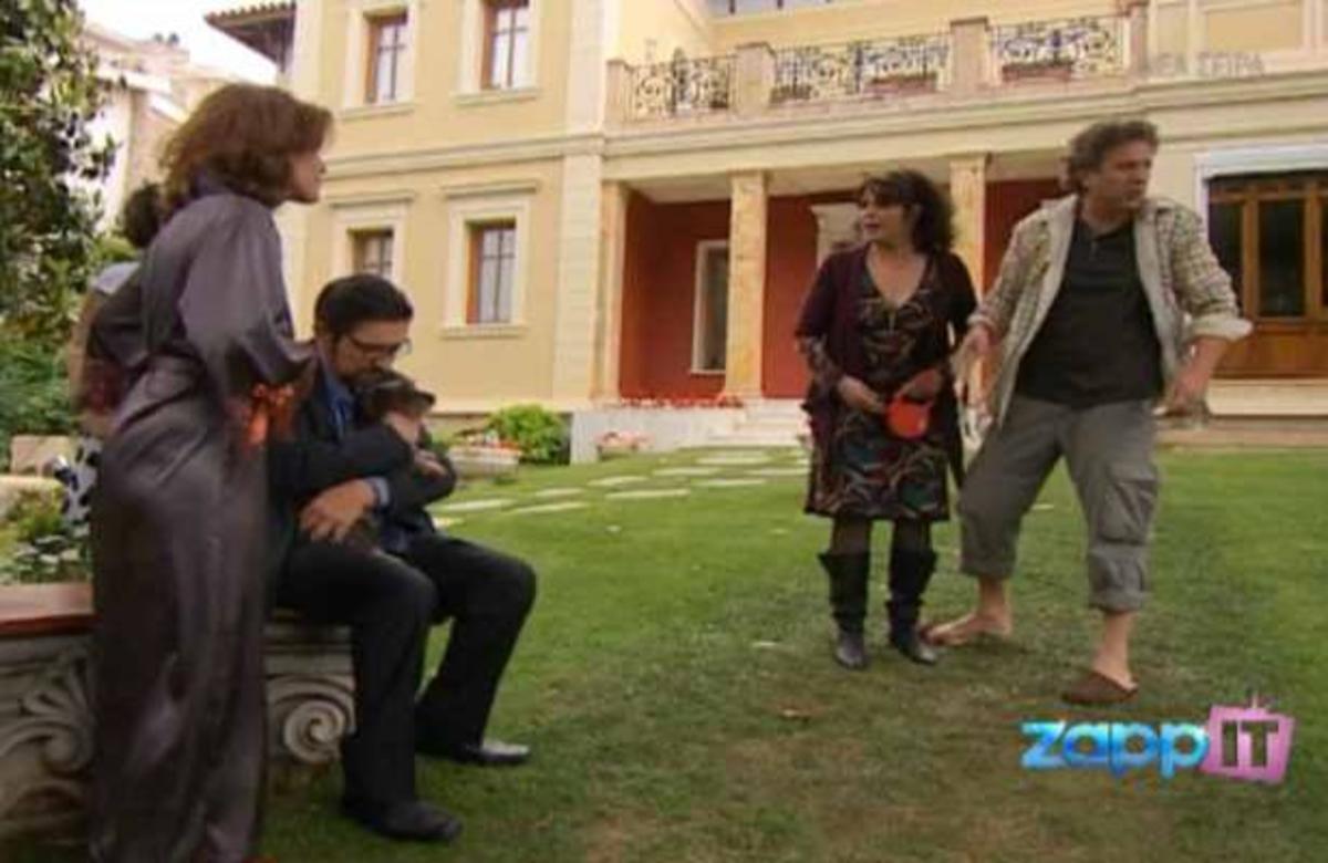 Βασιλιάδες: Ο Ταρζάν την πέφτει στη Μαρί Τερέζ και οι Κανελλόπουλοι τρελαίνονται! | Newsit.gr Βασιλιάδες: Ο Ταρζάν την πέφτει στη Μαρί Τερέζ και οι Κανελλόπουλοι τρελαίνονται! | Newsit.gr