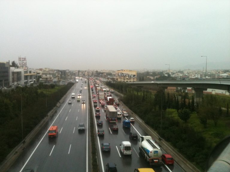 Εμφραγμα σε πολλούς δρόμους λόγω βροχής | Newsit.gr Εμφραγμα σε πολλούς δρόμους λόγω βροχής | Newsit.gr