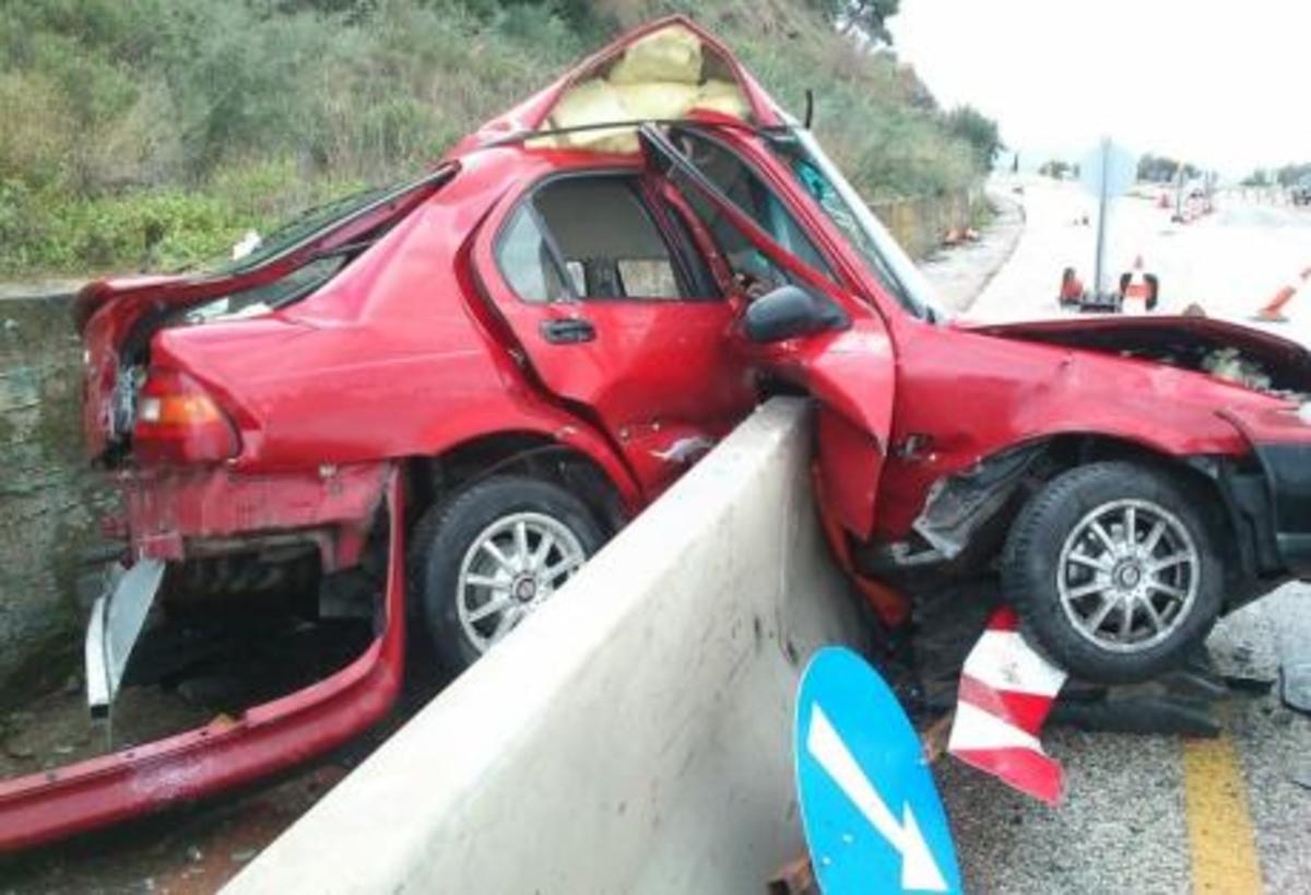 Αχαϊα: Το αυτοκίνητο κόπηκε στα δύο, αλλά ο οδηγός αποδείχθηκε… επτάψυχος! | Newsit.gr Αχαϊα: Το αυτοκίνητο κόπηκε στα δύο, αλλά ο οδηγός αποδείχθηκε… επτάψυχος! | Newsit.gr