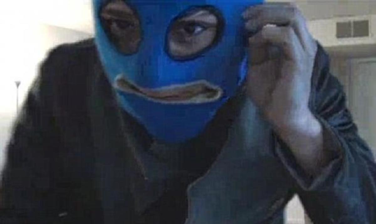 Αν έχεις τέτοιο αγόρι… Φόρεσε κουκούλα μπήκε σπίτι της και έκανε τον κλέφτη! Βίντεο | Newsit.gr Αν έχεις τέτοιο αγόρι… Φόρεσε κουκούλα μπήκε σπίτι της και έκανε τον κλέφτη! Βίντεο | Newsit.gr