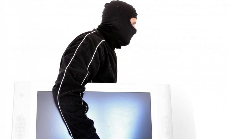 Χαλκίδα: Έκλεψε την τηλεόραση κι έφυγε αλλά… βρέθηκε με χειροπέδες | Newsit.gr Χαλκίδα: Έκλεψε την τηλεόραση κι έφυγε αλλά… βρέθηκε με χειροπέδες | Newsit.gr