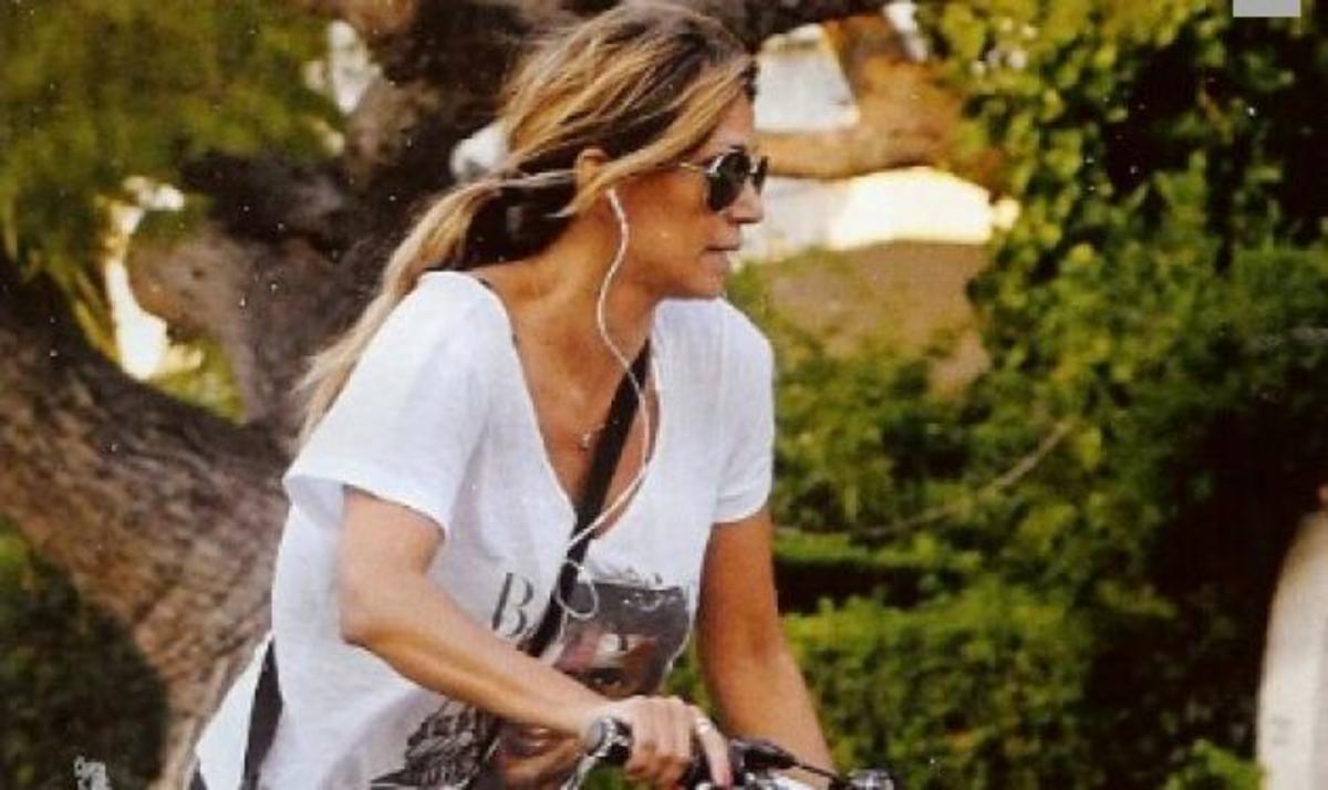 Ε. Κοκκίνου: Βόλτες με το ποδήλατο στην Αθήνα! | Newsit.gr Ε. Κοκκίνου: Βόλτες με το ποδήλατο στην Αθήνα! | Newsit.gr
