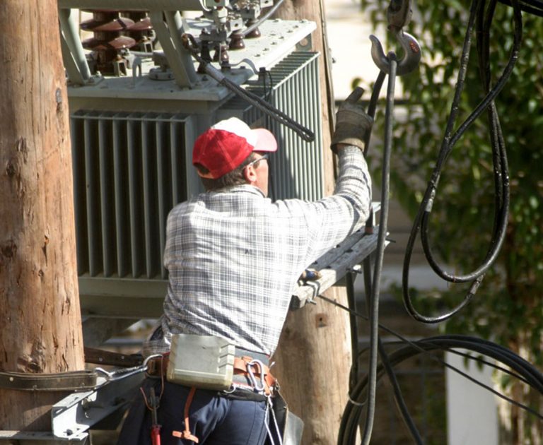 Ζάκυνθος: Επιχειρηματίες κλέβουν ρεύμα από το Δήμο! | Newsit.gr Ζάκυνθος: Επιχειρηματίες κλέβουν ρεύμα από το Δήμο! | Newsit.gr