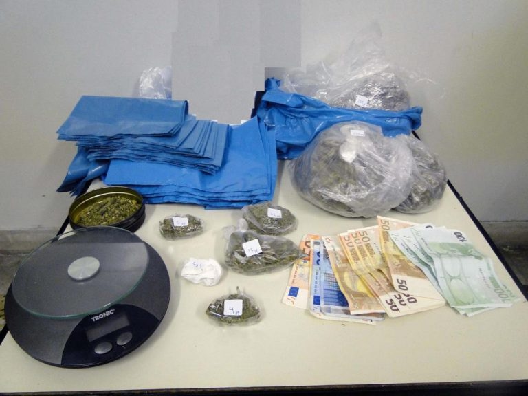 Τρεις με χειροπέδες στην Καβάλα για διακίνηση ναρκωτικών | Newsit.gr Τρεις με χειροπέδες στην Καβάλα για διακίνηση ναρκωτικών | Newsit.gr