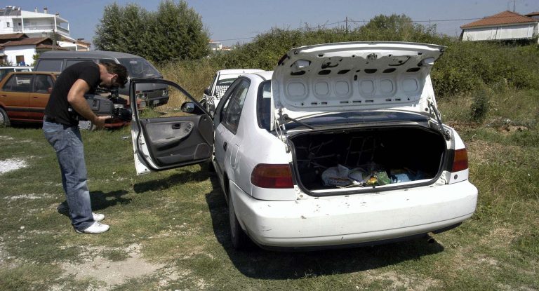 Ολόκληρη… χασισοφυτεία σ’ ένα πόρτ μπαγκάζ | Newsit.gr Ολόκληρη… χασισοφυτεία σ’ ένα πόρτ μπαγκάζ | Newsit.gr