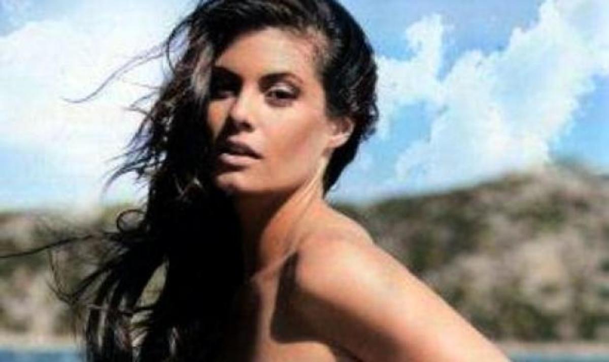Μ. Κορινθίου: Ποζάρει γυμνή σαν την Θεά Αφροδίτη και κόβει την ανάσα! | Newsit.gr Μ. Κορινθίου: Ποζάρει γυμνή σαν την Θεά Αφροδίτη και κόβει την ανάσα! | Newsit.gr