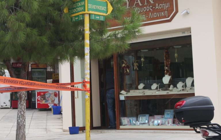 Προσποιήθηκε τον πελάτη και έκλεψε τα χρυσαφικά | Newsit.gr Προσποιήθηκε τον πελάτη και έκλεψε τα χρυσαφικά | Newsit.gr