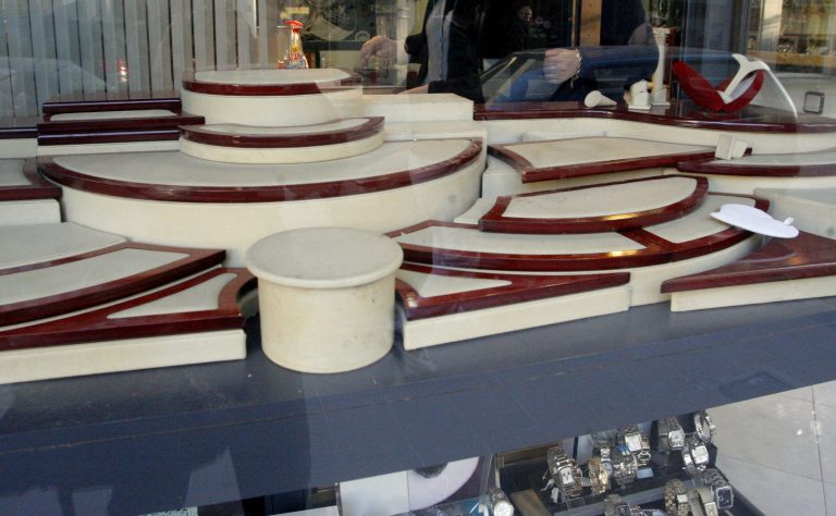 Μπούκαραν σε κοσμηματοπωλείο | Newsit.gr Μπούκαραν σε κοσμηματοπωλείο | Newsit.gr