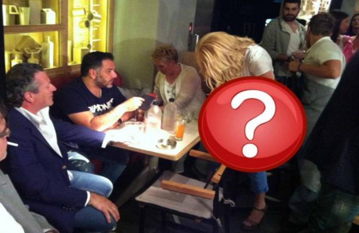Το ατύχημα της Νατάσας Θεοδωρίδου στην απονομή του πλατινένιου δίσκου της | Newsit.gr Το ατύχημα της Νατάσας Θεοδωρίδου στην απονομή του πλατινένιου δίσκου της | Newsit.gr
