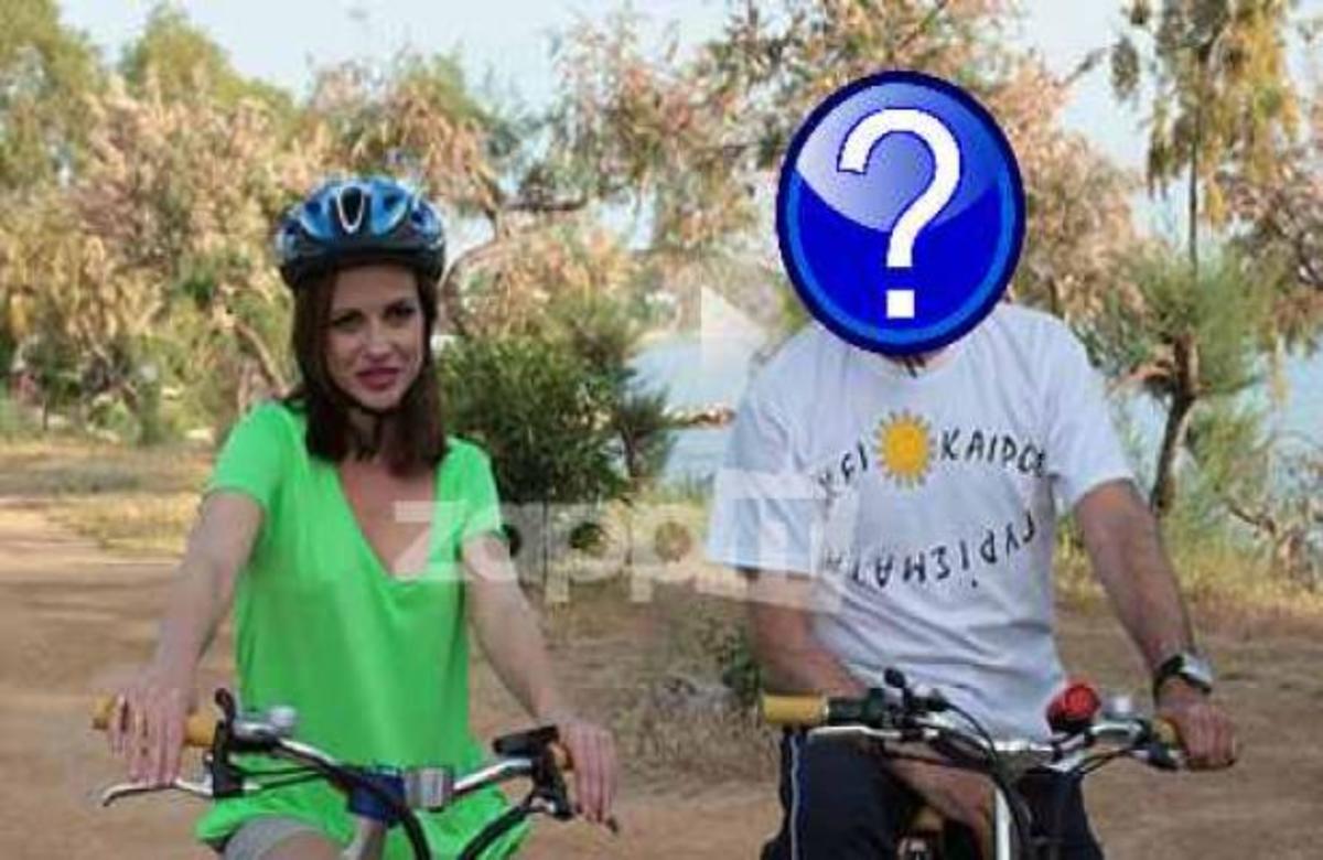 Πρόσωπο έκπληξη κάνει ποδήλατο σε εκπομπή! | Newsit.gr Πρόσωπο έκπληξη κάνει ποδήλατο σε εκπομπή! | Newsit.gr