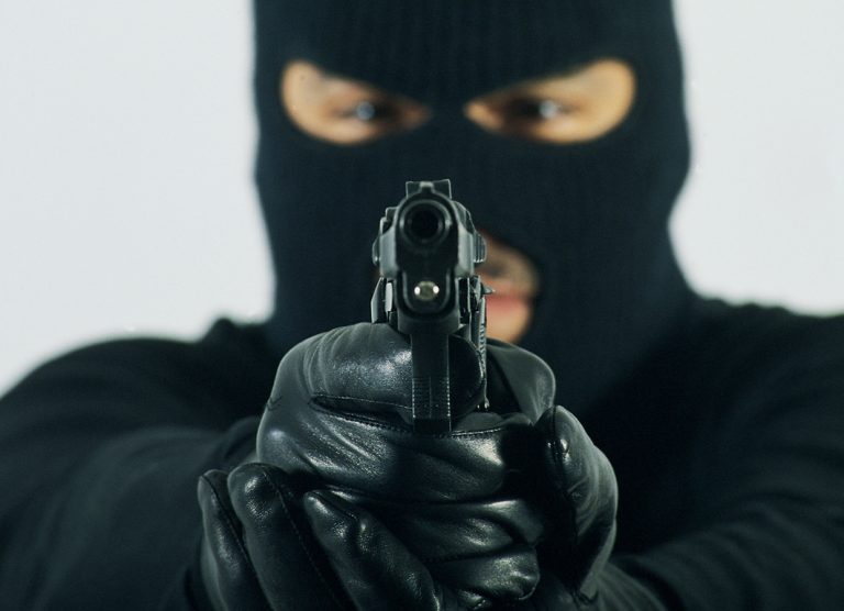 Ακράτα: Τον απείλησαν, τον χτύπησαν και τον έκλεψαν! | Newsit.gr Ακράτα: Τον απείλησαν, τον χτύπησαν και τον έκλεψαν! | Newsit.gr