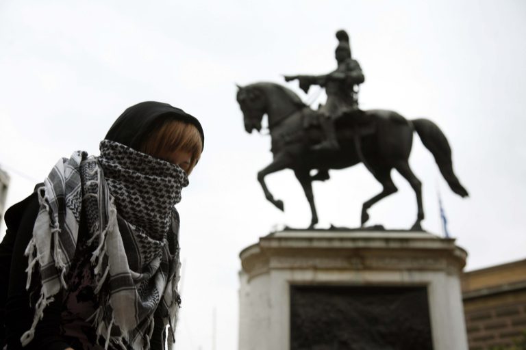 Άγρια κόντρα Χρυσοχοΐδη-Δένδια για την κουκούλα | Newsit.gr Άγρια κόντρα Χρυσοχοΐδη-Δένδια για την κουκούλα | Newsit.gr