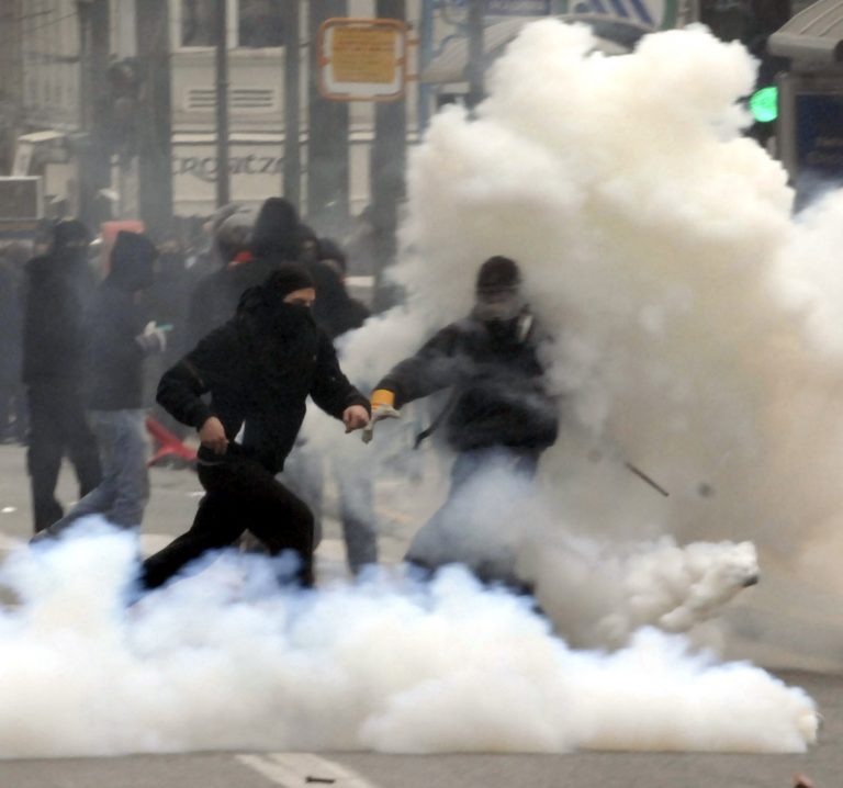 Επαναφορά του νόμου για την κουκούλα ζητά η Ν.Δ. | Newsit.gr Επαναφορά του νόμου για την κουκούλα ζητά η Ν.Δ. | Newsit.gr