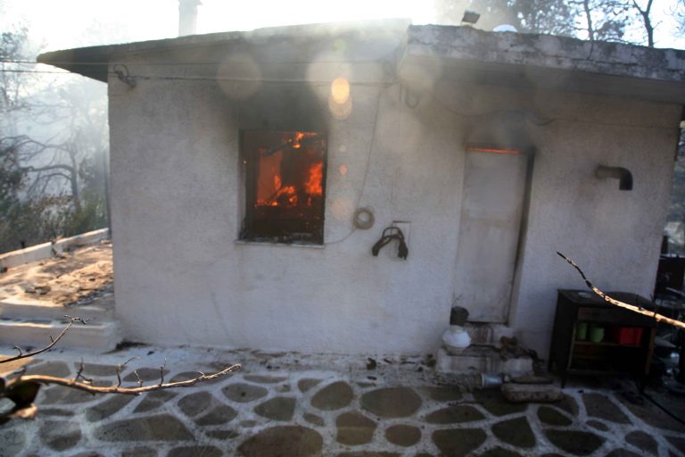 Κορινθία: Ξέχασε το «μάτι» κι έχασε το σπίτι του | Newsit.gr Κορινθία: Ξέχασε το «μάτι» κι έχασε το σπίτι του | Newsit.gr