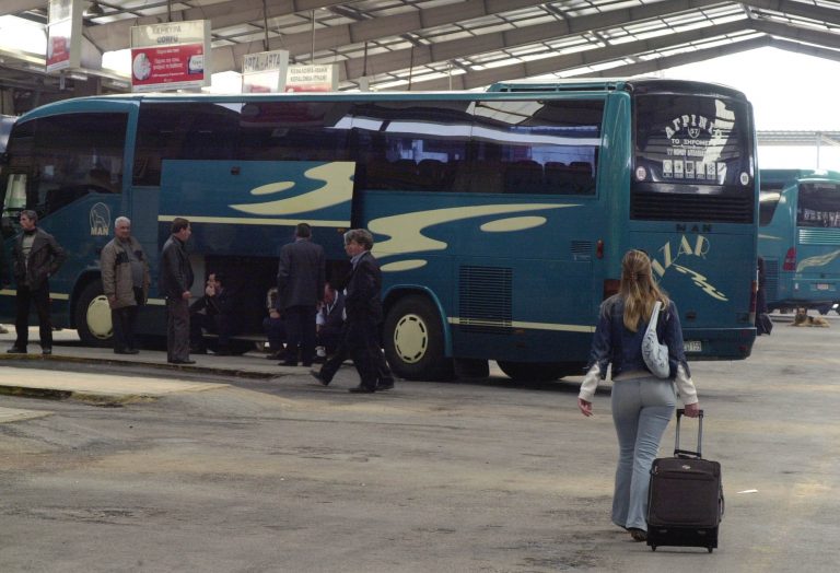 Πρέβεζα: Ανέβηκε στο λεωφορείο με πιστόλι | Newsit.gr Πρέβεζα: Ανέβηκε στο λεωφορείο με πιστόλι | Newsit.gr