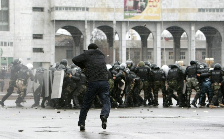 Νέες ταραχές στο Κιργιστάν, 2 νεκροί – Ακυρώθηκαν οι εκλογές, πρόεδρος η Οτουμπάγιεβα | Newsit.gr Νέες ταραχές στο Κιργιστάν, 2 νεκροί – Ακυρώθηκαν οι εκλογές, πρόεδρος η Οτουμπάγιεβα | Newsit.gr