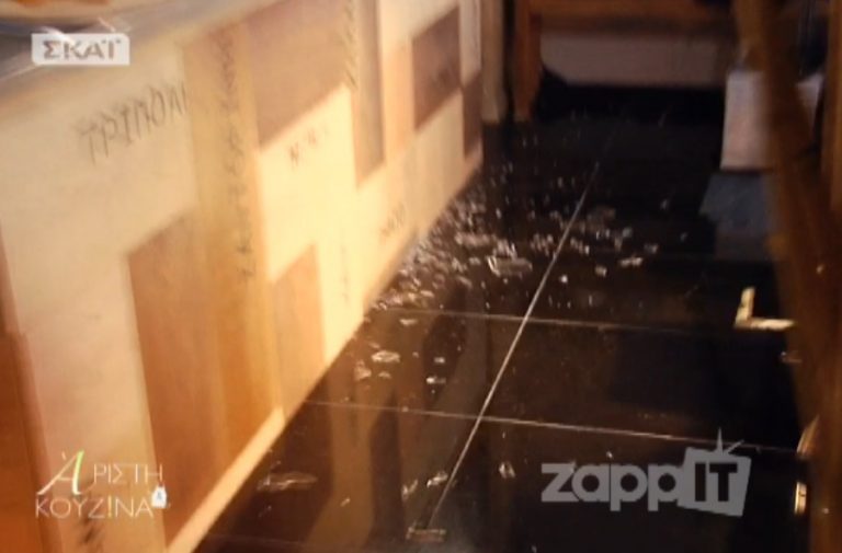 Τα έκανε λαμπόγυαλο στην πρεμιέρα της νέας εκπομπής μαγειρικής του ΣΚΑΪ | Newsit.gr Τα έκανε λαμπόγυαλο στην πρεμιέρα της νέας εκπομπής μαγειρικής του ΣΚΑΪ | Newsit.gr