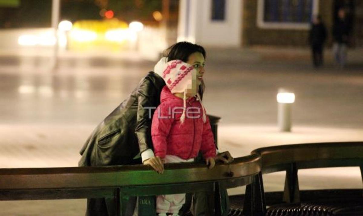 Όλγα Λαφαζάνη: Βόλτα με την κορούλα της στα μαγαζιά! | Newsit.gr Όλγα Λαφαζάνη: Βόλτα με την κορούλα της στα μαγαζιά! | Newsit.gr