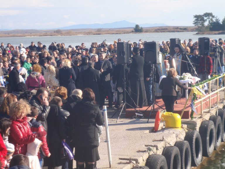 Ξάνθη: Του γλίστρησε… ο Σταυρός (video) | Newsit.gr Ξάνθη: Του γλίστρησε… ο Σταυρός (video) | Newsit.gr