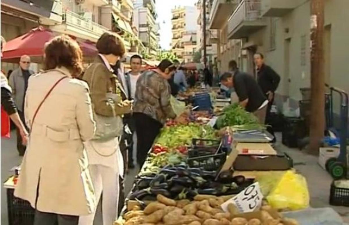 Λαμία: Ελεγκτές στη λαϊκή αντί… για πελάτες | Newsit.gr Λαμία: Ελεγκτές στη λαϊκή αντί… για πελάτες | Newsit.gr