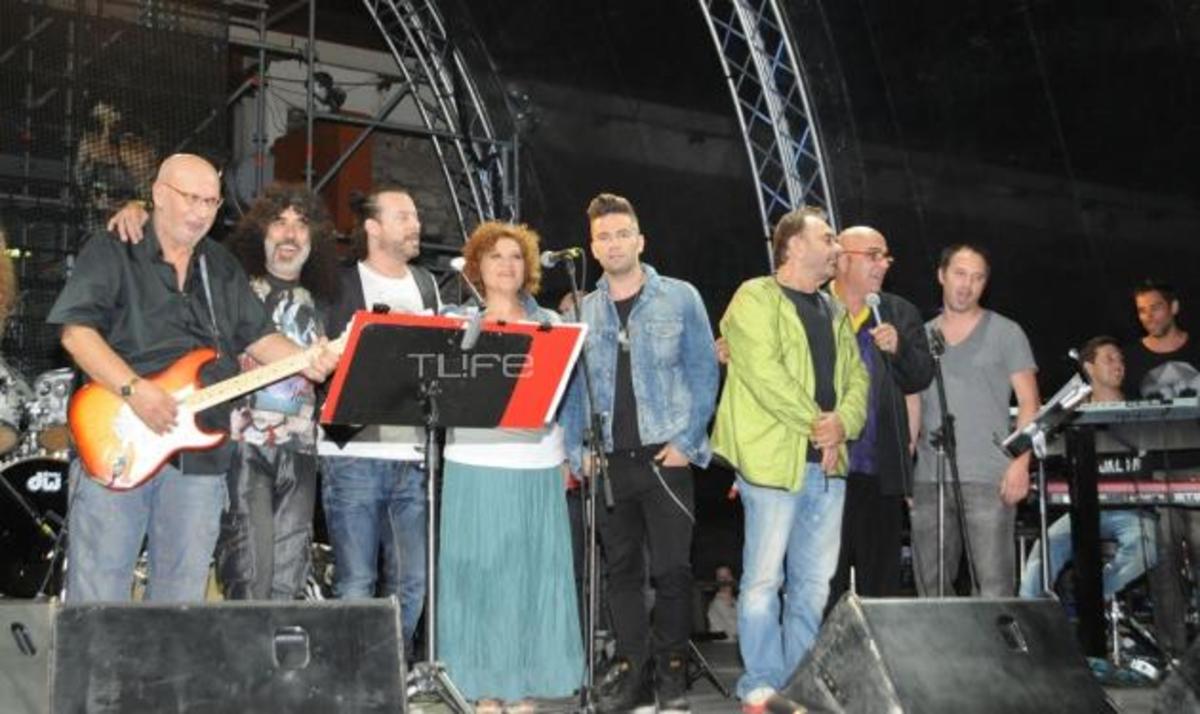 Μεγάλα ονόματα της μουσικής στη σκηνή με τον Λ. Παπαδόπουλο! Δες φωτογραφίες | Newsit.gr Μεγάλα ονόματα της μουσικής στη σκηνή με τον Λ. Παπαδόπουλο! Δες φωτογραφίες | Newsit.gr