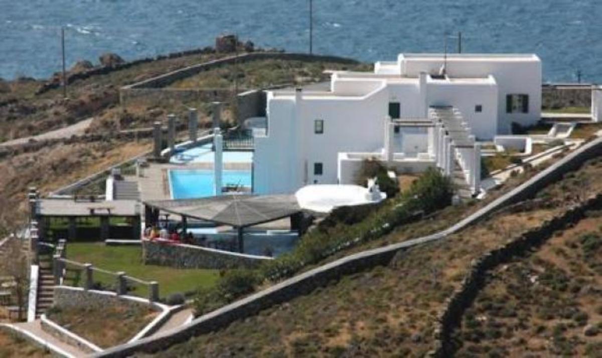 Στο «σφυρί» η βίλα του Λάκη Γαβαλά στη Μύκονο! | Newsit.gr Στο «σφυρί» η βίλα του Λάκη Γαβαλά στη Μύκονο! | Newsit.gr