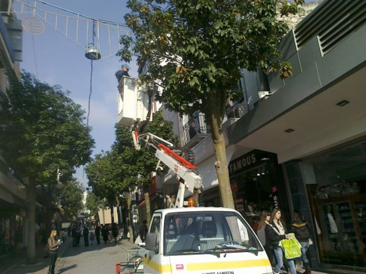 Λαμία: Στους μεθυσμένους δεν αρέσαν τα στολίδια… | Newsit.gr Λαμία: Στους μεθυσμένους δεν αρέσαν τα στολίδια… | Newsit.gr