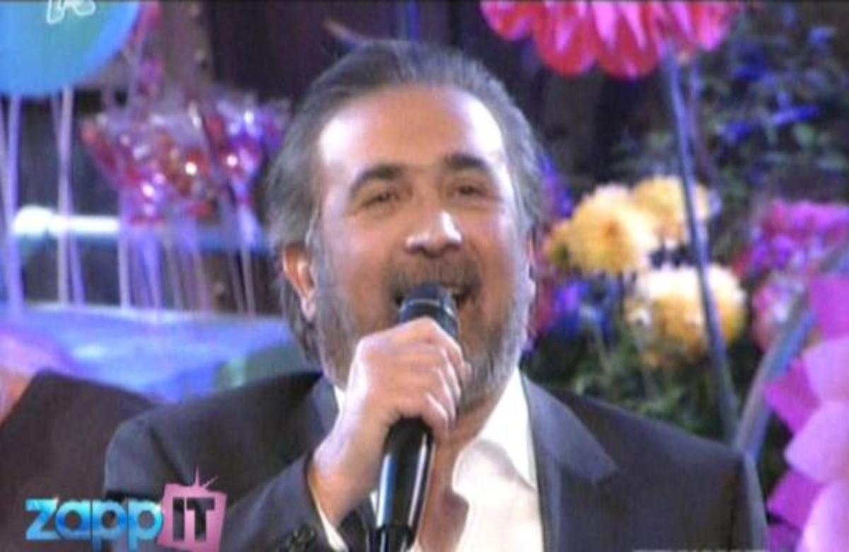 Ο Λάκης αποχαιρετά τον Μητροπάνο και δίνει ραντεβού για το τελευταίο «Τσαντίρι» | Newsit.gr Ο Λάκης αποχαιρετά τον Μητροπάνο και δίνει ραντεβού για το τελευταίο «Τσαντίρι» | Newsit.gr