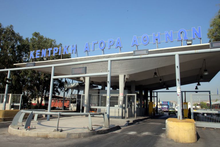 Έχουν ρημάξει τις μπαταρίες από τα φορτηγά στη Λαχαναγορά | Newsit.gr Έχουν ρημάξει τις μπαταρίες από τα φορτηγά στη Λαχαναγορά | Newsit.gr
