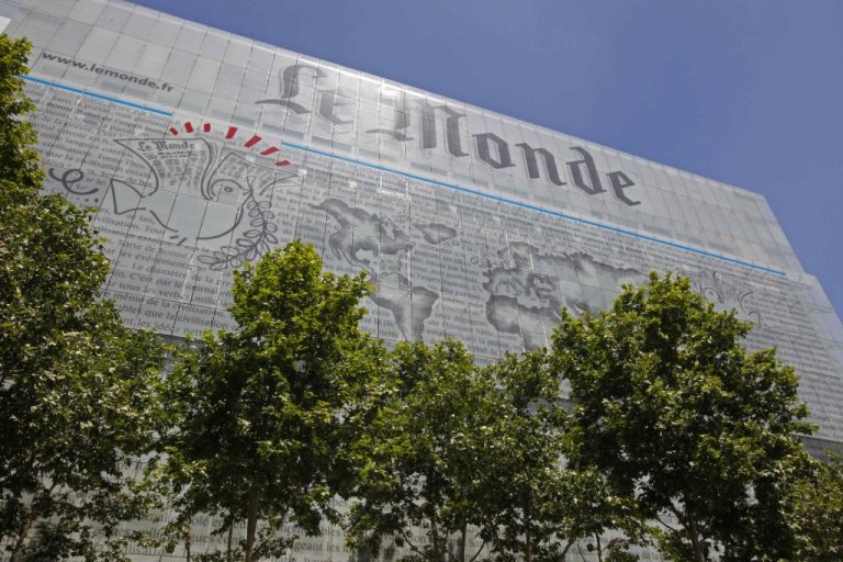 Ποιος θα δώσει το φιλί της ζωής στην “Monde”; | Newsit.gr Ποιος θα δώσει το φιλί της ζωής στην “Monde”; | Newsit.gr