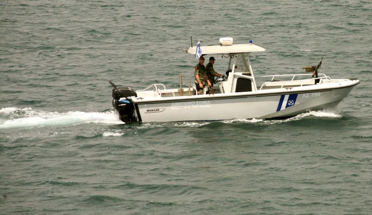Κέρκυρα: Πήγε να βοηθήσει και «έμεινε» μεσοπέλαγα! | Newsit.gr Κέρκυρα: Πήγε να βοηθήσει και «έμεινε» μεσοπέλαγα! | Newsit.gr