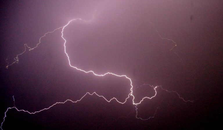 Πλημμύρισαν σπίτια από την καταιγίδα στη Λέσβο – Δεκάδες κλήσεις στην Πυροσβεστική | Newsit.gr Πλημμύρισαν σπίτια από την καταιγίδα στη Λέσβο – Δεκάδες κλήσεις στην Πυροσβεστική | Newsit.gr