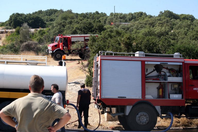 Σε εξέλιξη φωτιά στη Λέσβο -Υπό μερικό έλεγχο πυρκαγιά στη Σητεία | Newsit.gr Σε εξέλιξη φωτιά στη Λέσβο -Υπό μερικό έλεγχο πυρκαγιά στη Σητεία | Newsit.gr