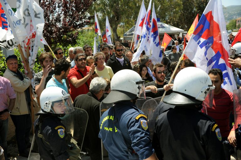 Αποδοκίμασαν τον πρωθυπουργό στη Λευκάδα – Βίντεο από την επεισοδιακή επίσκεψη | Newsit.gr Αποδοκίμασαν τον πρωθυπουργό στη Λευκάδα – Βίντεο από την επεισοδιακή επίσκεψη | Newsit.gr
