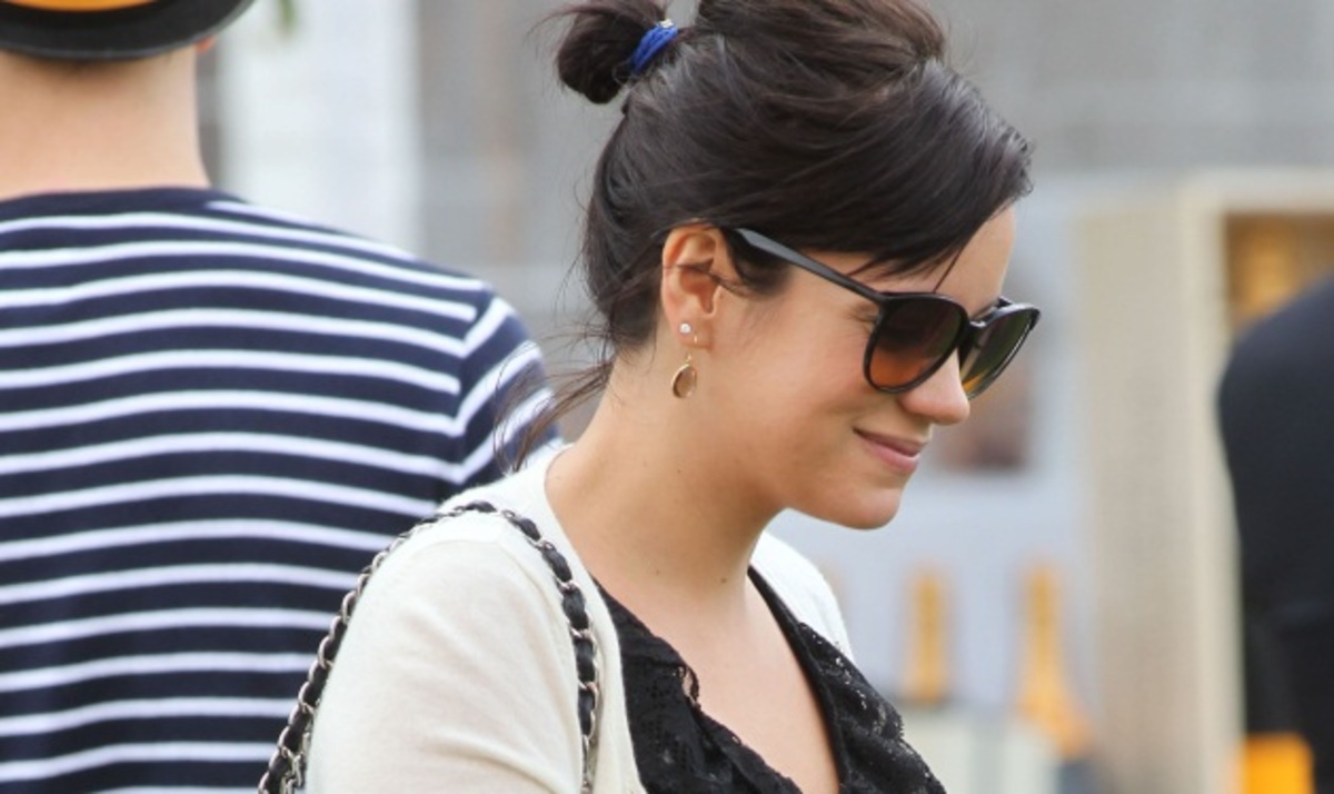 H έγκυος Lily Allen λιποθύμησε στα Harrods | Newsit.gr H έγκυος Lily Allen λιποθύμησε στα Harrods | Newsit.gr